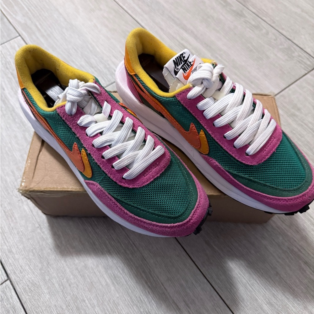 Nike Sacai Multicolor Retro Sneakers 
.worn only in the gym remain in exc cond
